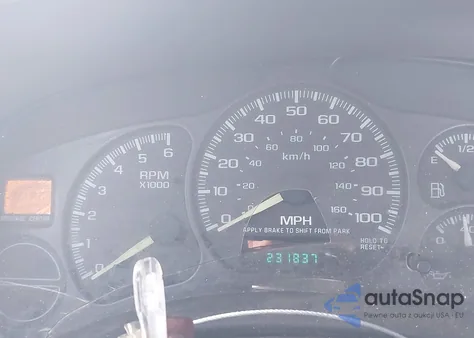 2000 Chevrolet Silverado 1500 z USA, uszkodzony, nr VIN 1GCEC14V9YE327407